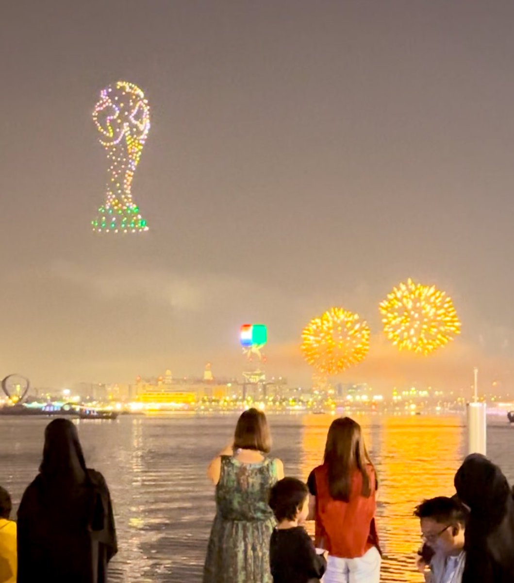 Last night’s firework and drone show over the bay on our walk back to the hotel. #FIFAWorldCup #Qatar2022