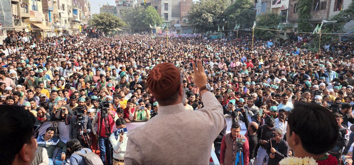 asadowaisi's tweet photo. शुक्रिया #दिल्ली के दिलवालों 💚
ये हज़ारों का हुजूम इस बात का सबूत है कि दिल्ली के लोगों ने झांसा देने वाली पार्टियों को नकार कर, मजलिस को अपना लिया है। इंशा'अल्लाह #MCD में हम म���लिस क��� झंडा लहराएंगे। https://t.co/YdZzcKd5XI