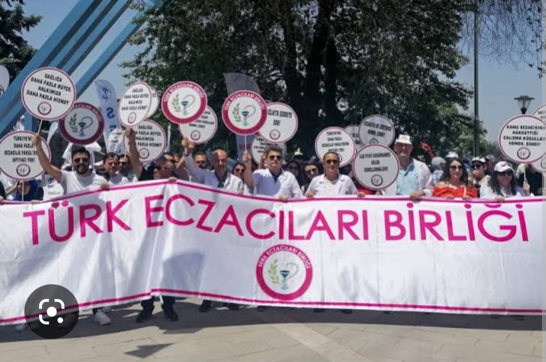 Ekonomik sorunlarla mücadele eden eczacılar 14 yıl sonra ilk kez mitingde buluşuyor.
Eczacılar, 'Daha sağlıklı bir toplum için bugün Ankarada'yız' diyorlar.

#TürkEczacılarBirliği