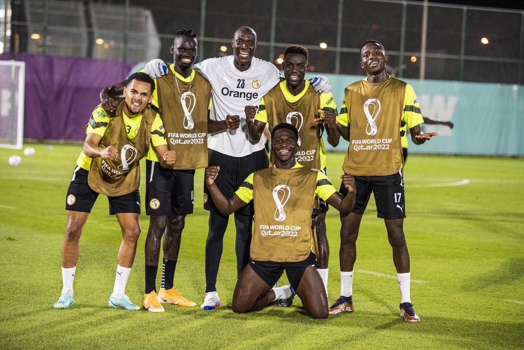 Fsfofficielle's tweet photo. L’équipe victorieuse d’hier soir 💪🤩 https://t.co/VldH5Xgfeg