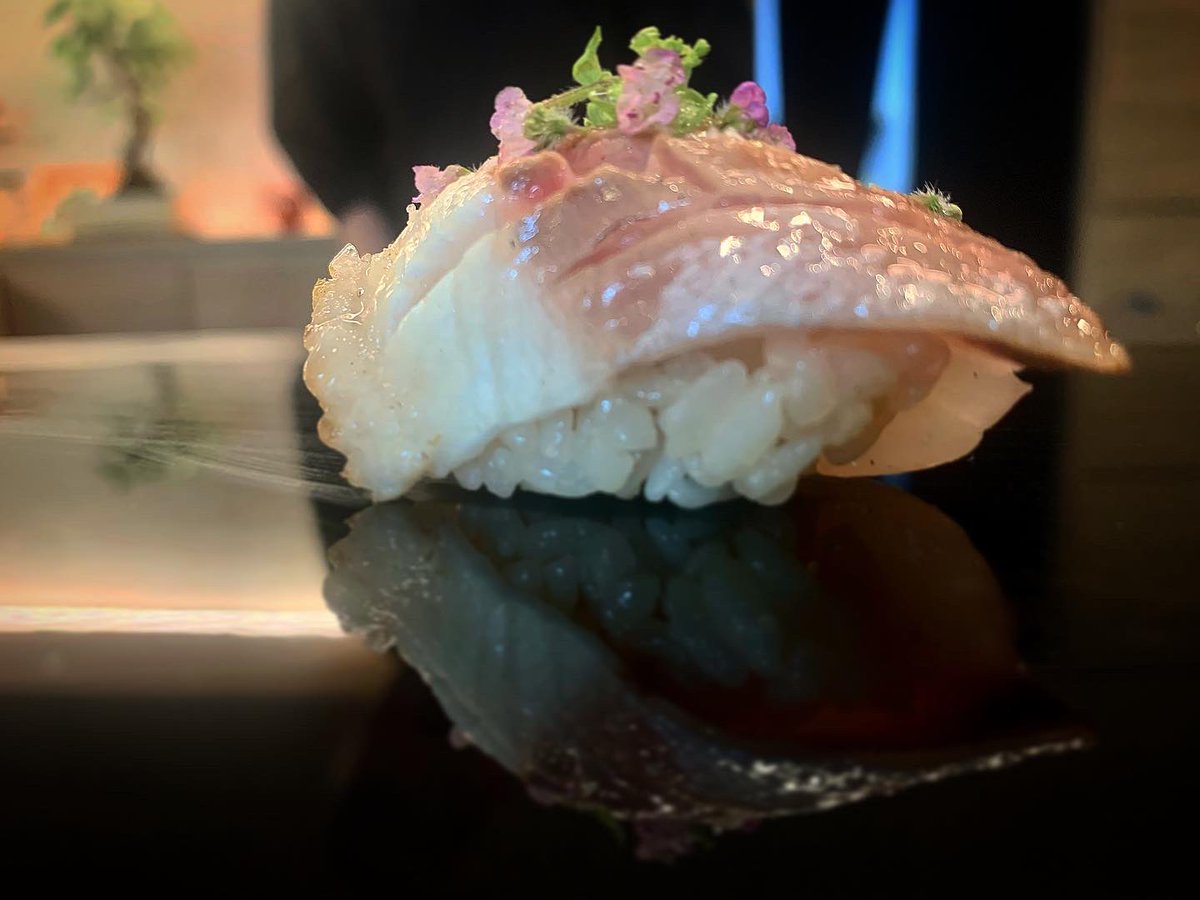 Bonbibendum's tweet photo. Los niguiris de #sushibarhanna son de enorme simplicidad, conservando la esencia de un producto extraordinario: 

- Akamai.
- Ventresca de trucha.
- Pez limón.
- Ventresca de dorada. 

@FlemyngJanek https://t.co/H4Rc6Yjkjf