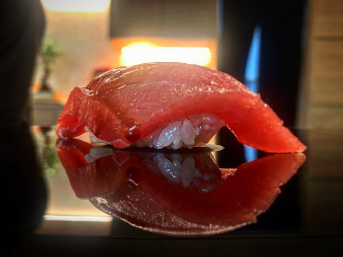 Bonbibendum's tweet photo. Los niguiris de #sushibarhanna son de enorme simplicidad, conservando la esencia de un producto extraordinario: 

- Akamai.
- Ventresca de trucha.
- Pez limón.
- Ventresca de dorada. 

@FlemyngJanek https://t.co/H4Rc6Yjkjf