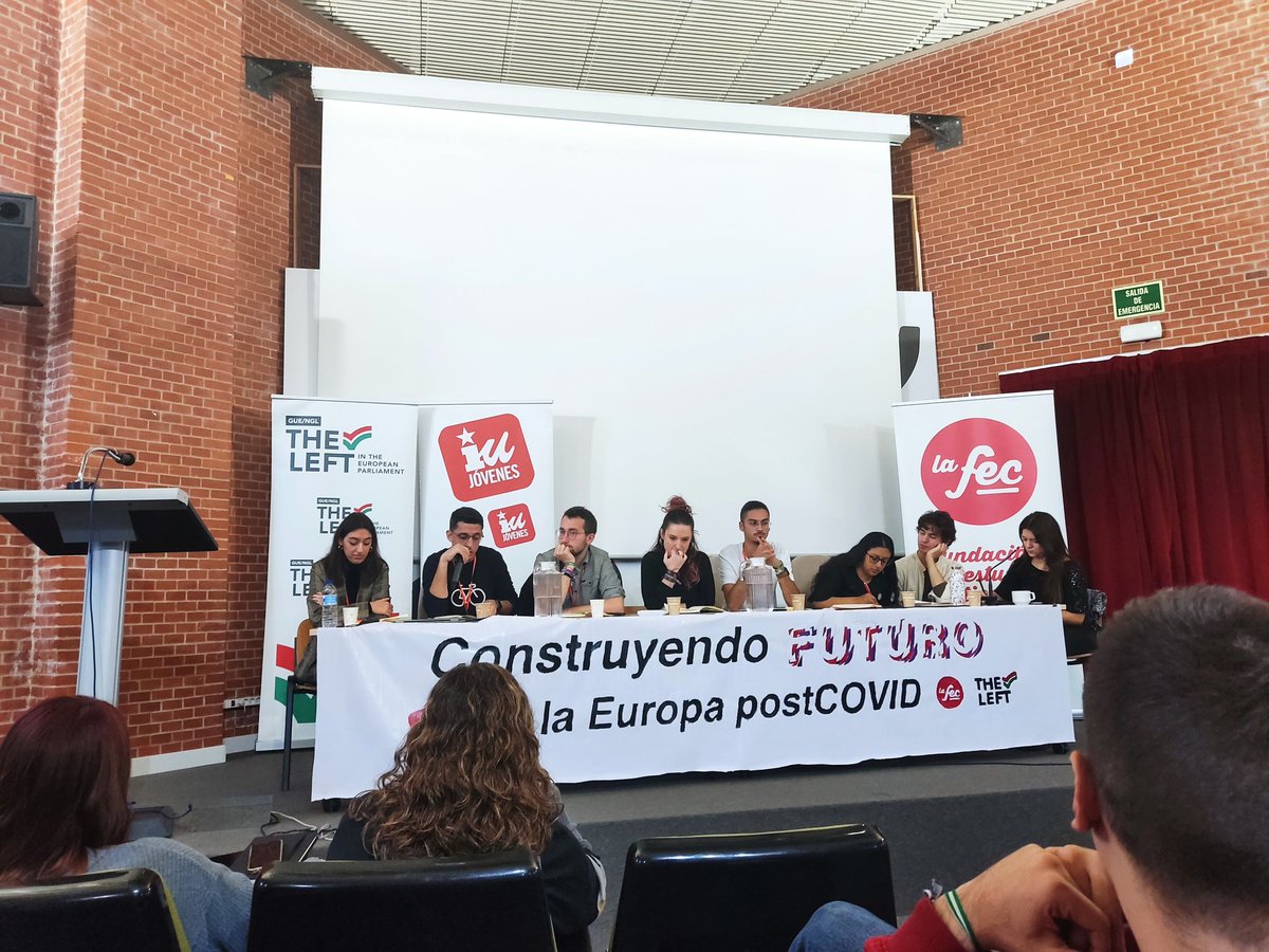 Egun on! Peculiar "misa" hoy en la escuela de <a href="/JovenesIU/">🔻 Jóvenes Izquierda Unida</a> 😂✊🏻 eskerrik asko mahai-ingurura etorri diren gazte erakundeei!!!
#ConstruyendoFuturo
#euskadiprogresista