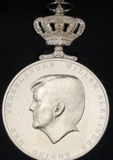 Op 24 november, de 100ste verjaardag, heeft de #LAFV een Koninklijke Erepenning ontvangen van burgermeester Lenferink van <a href="/Leiden/">Leksen</a>. Een mooie kroon op ons jubileumjaar.
lafv.nl/2022/11/27/kon…