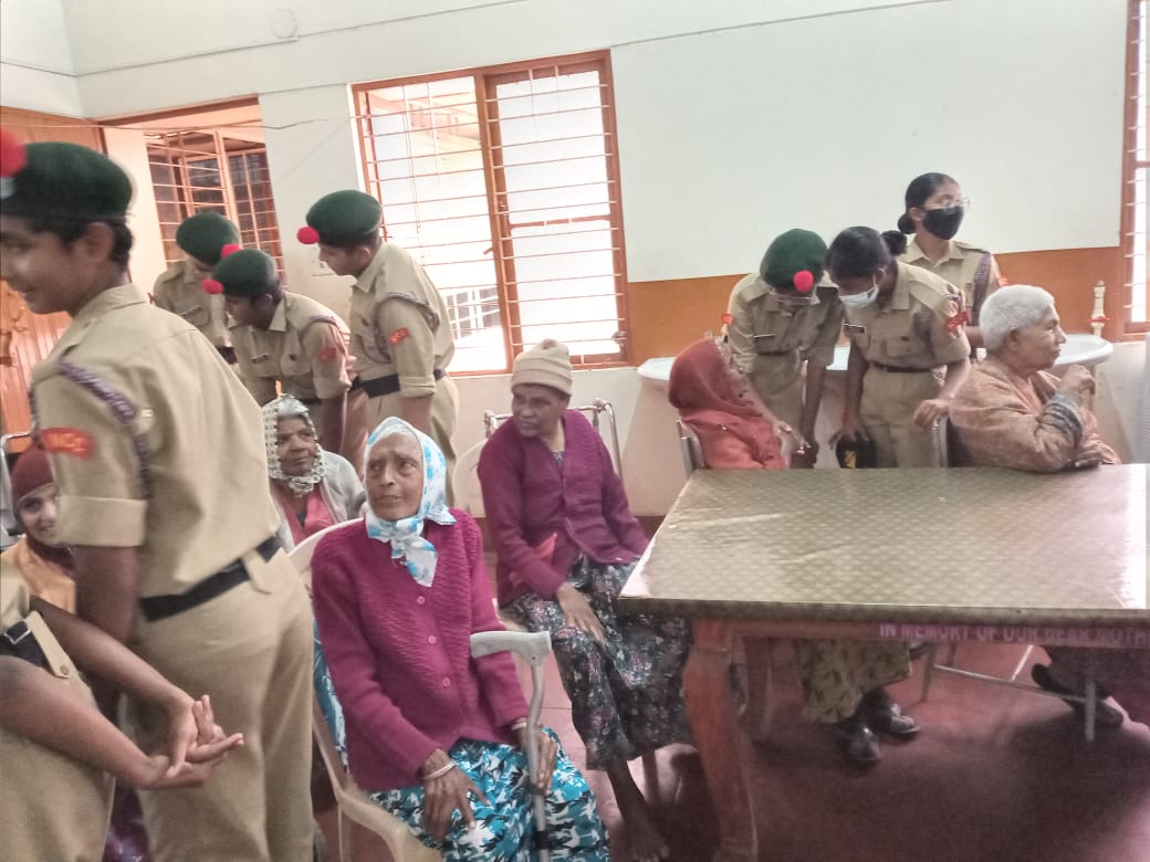 Dte_kargo's tweet photo. #NCC75
On the occasion of NCC day,80 Cadets of Excel Public School,14 Kar Bn/Mysore GP of Kar&Goa Dte visited an Old Age Home. They carried out area maintenance, interaction and organised games for the residents. They received love&the blessings of inmates
@HQ_DG_NCC https://t.co/dWIPPmYJpU