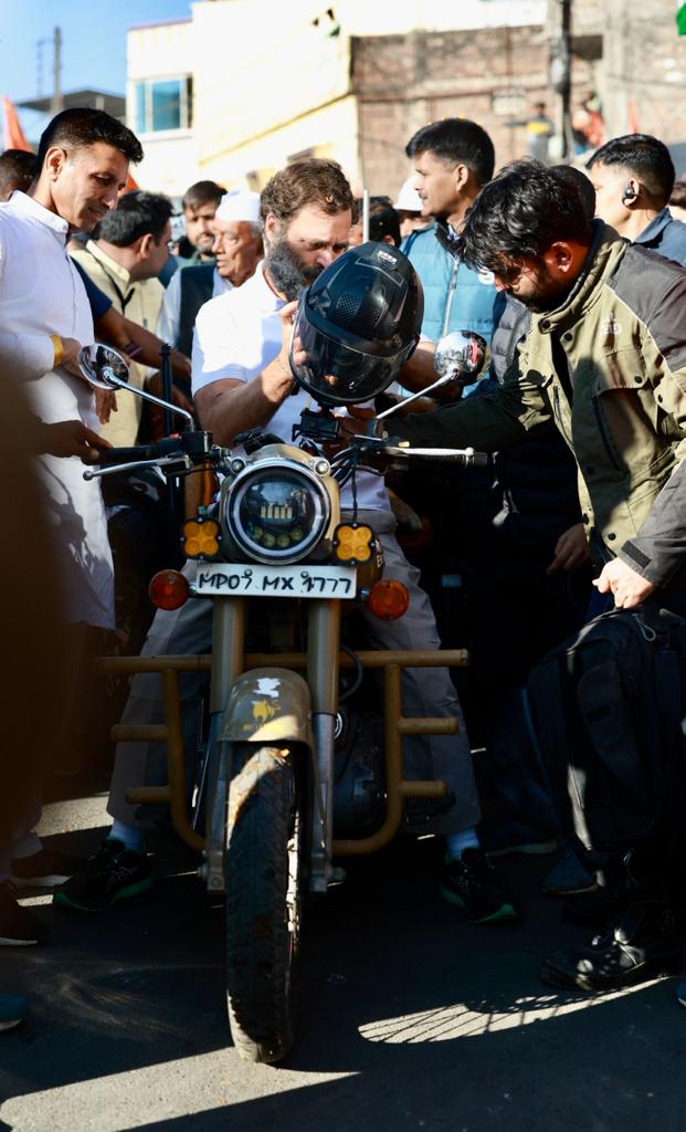 INCIndia's tweet image. जब हम चलते हैं तो रास्ते खुद बन जाते हैं...

#BharatJodoYatra