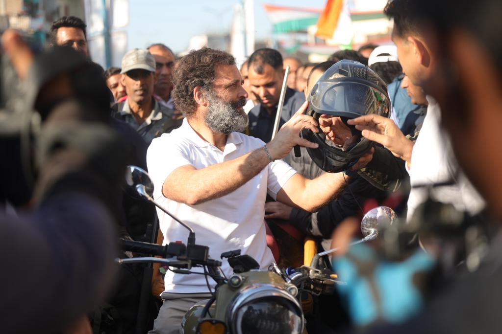 INCIndia's tweet image. जब हम चलते हैं तो रास्ते खुद बन जाते हैं...

#BharatJodoYatra