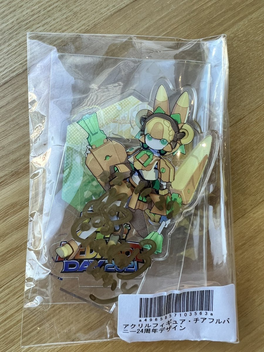Lassie_Bow's tweet photo. カレーくじで一回目チアちゃんのサイン入りアクリルフィギュア、二回目全員のサイン入りポスター当たったので全員のサインがそろったぞ！神引きすぎるw
#medarotday2022
#シュシュポップ
#リアリラ
#チアフルバニー https://t.co/FABbLMFTcI