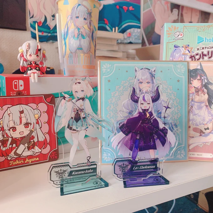 いっぱい買ってきた! ローソンの一番くじはあやめちゃんやった! いろらぷのアクスタも買えて大満足 るいくろも揃えたかったけどクロエちゃんなかった… カントリーマームの色紙はフブミオでしたよ スイッチはついでや  #ホロライブ