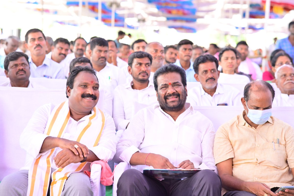 ArooriRamesh's tweet photo. ఉమ్మడి వరంగల్ DCCB - ఛైర్మన్,సోదరులు శ్రీ @RRMarneni గారికి హృదయపూర్వక జన్మదిన శుభాకాంక్షలు 💐💐💐
Wishing you Happiness,Peace,Good health and a long life in Public service @trspartyonline . https://t.co/Ir9JkqjrF4