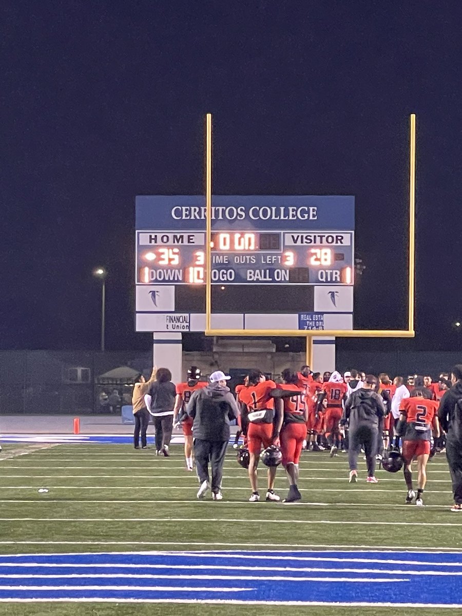 CerritosFB's tweet photo. WESTERN STATE BOWL CHAMPS https://t.co/6p826RZIbV