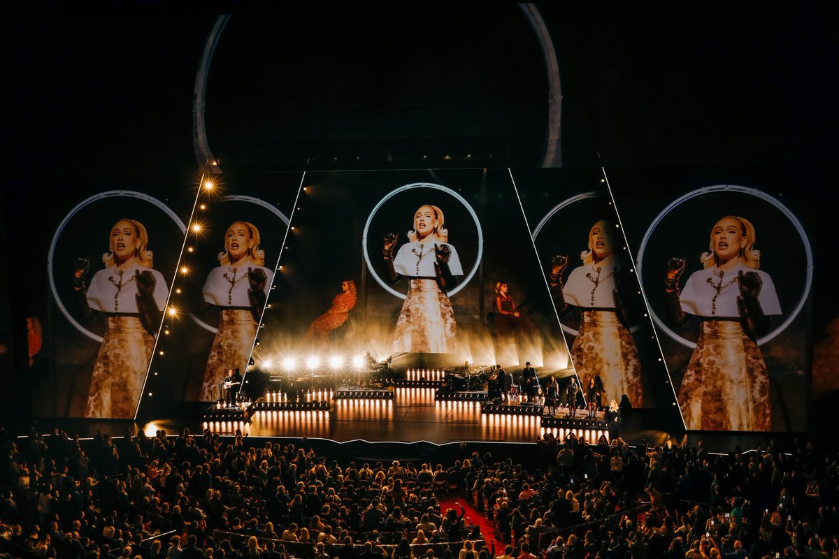 Adele's tweet image. Weekend 2