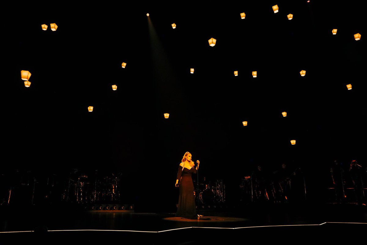 Adele's tweet image. 