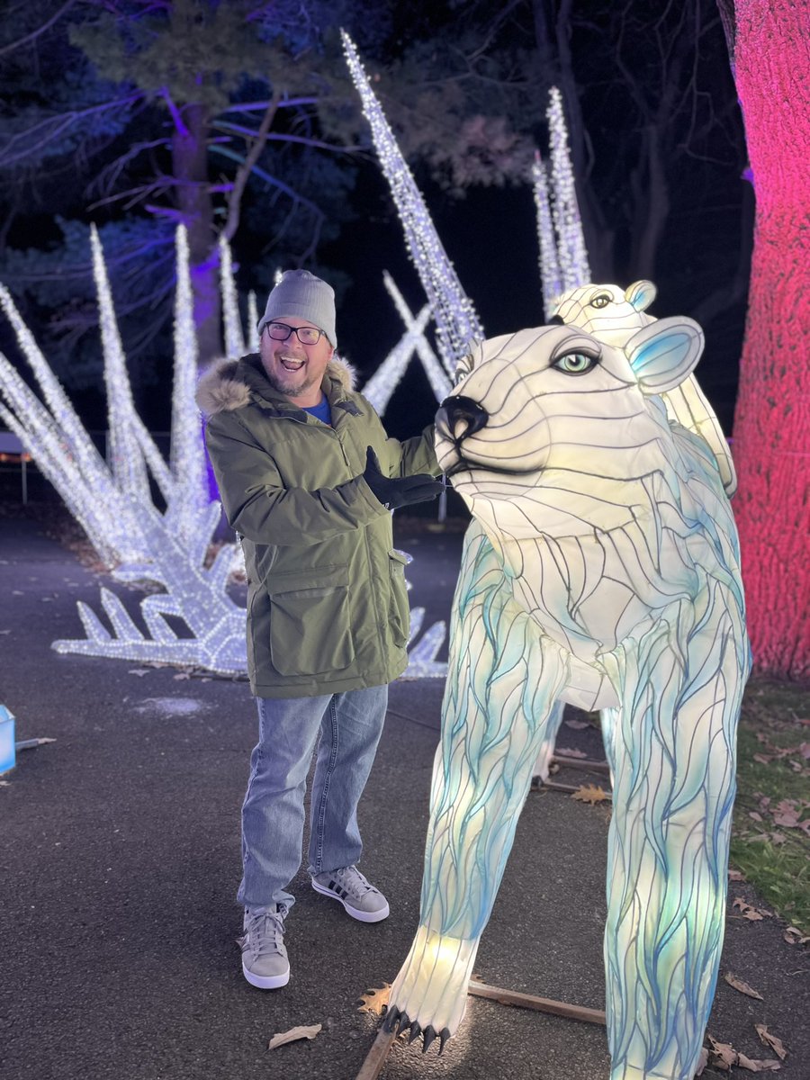 DeathByCardsNY's tweet photo. Reunited with my 1cebear family. #HolidaysAreComing and @LuminocityFest was badass. https://t.co/cLcO72Apqp