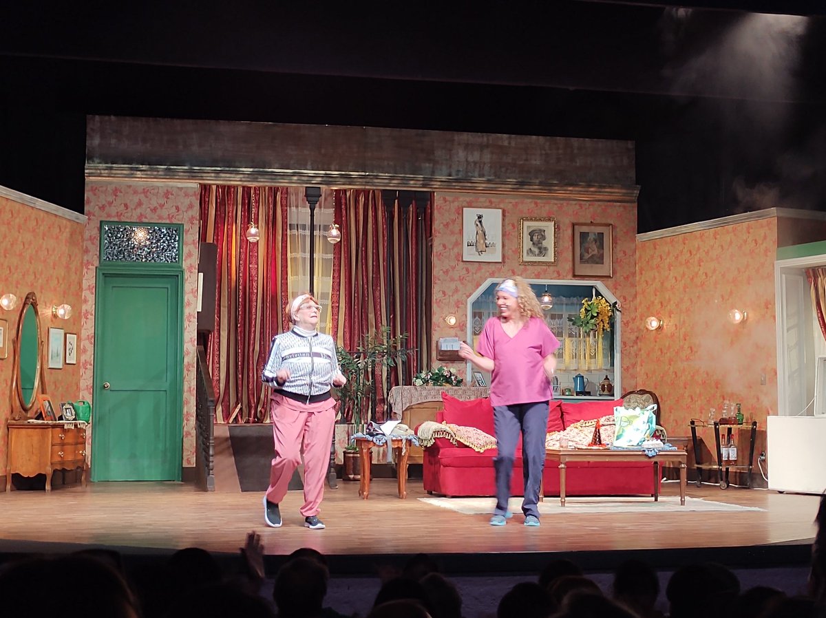 <a href="/JONATHANTONATIU/">JONATHAN TONATIUH</a> <a href="/VivalaviMx/">VivalaviMx</a> mil gracias, tuvimos la fortuna de disfrutar esta noche de la obra #SiTeMueresTeMato con la primera actriz <a href="/susana_alexandr/">Susana Alexander</a> 👏👏👏😱 y la guapísima #AzelaRobinson  está muy divertida nos ayudó a quitarnos el estrés d la semana, muy recomendable 😁😁😁