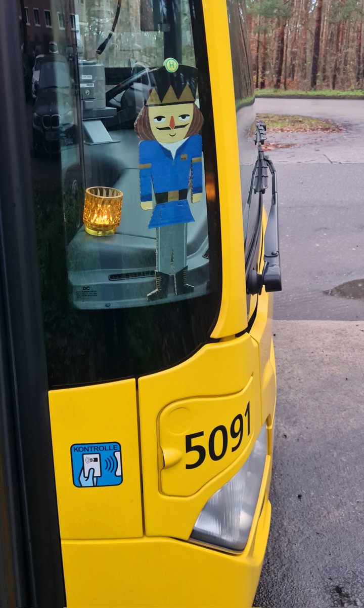 SiebertTine's tweet photo. @BVG_Kampagne einen schönen ersten Advent 😏💛 #weilwirdichlieben https://t.co/GDO0KlzwPR