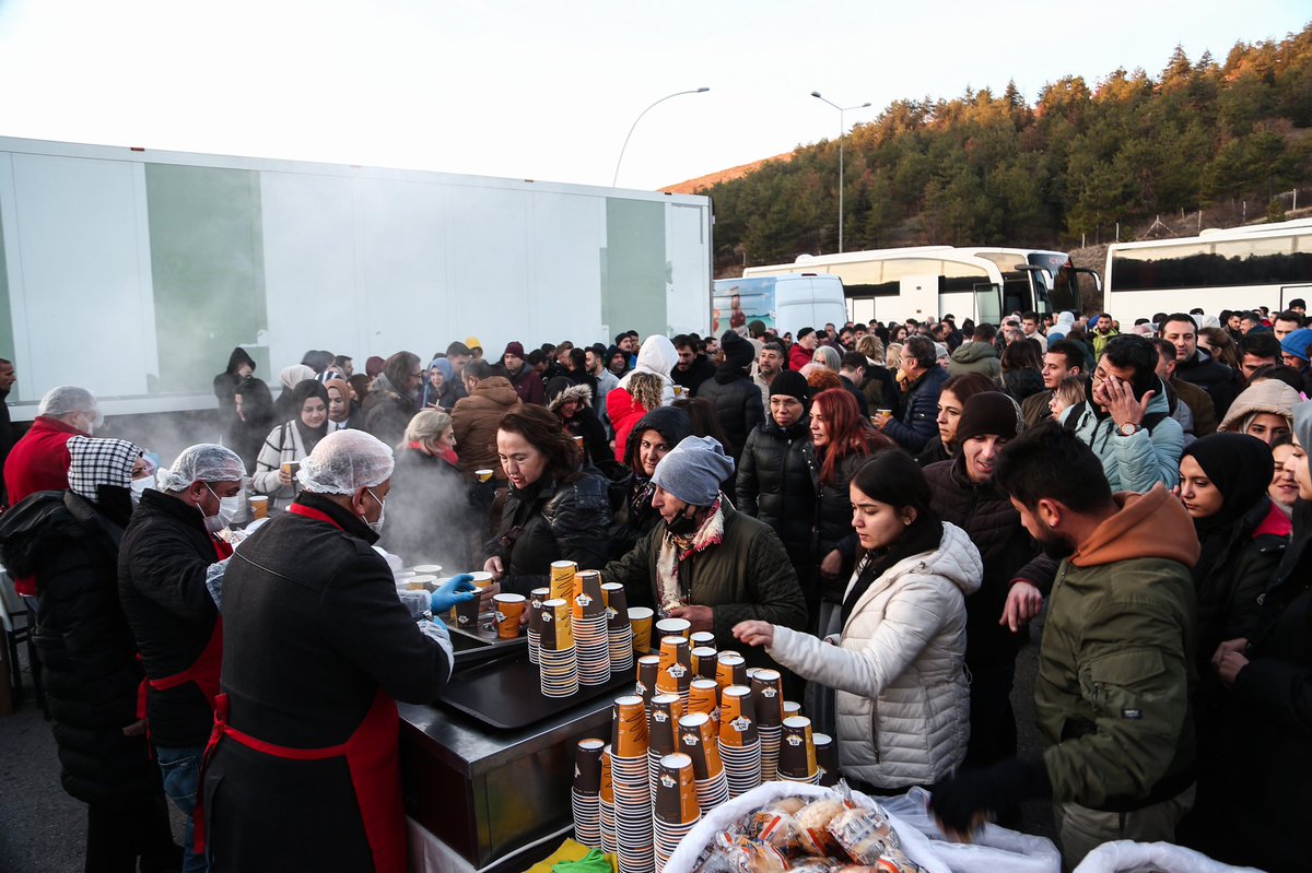 Büyük Eczacı Mitingimiz için Ankara’ya gelen tüm meslektaşlarımızla birlikte Tek Ses Tek Yürek Olmak için Gölbaşı karşılama alanındayız. 
#27KasımBüyükEczacıMitingi
#EczacıyaHakEttiğiDeğerVerilmelidir