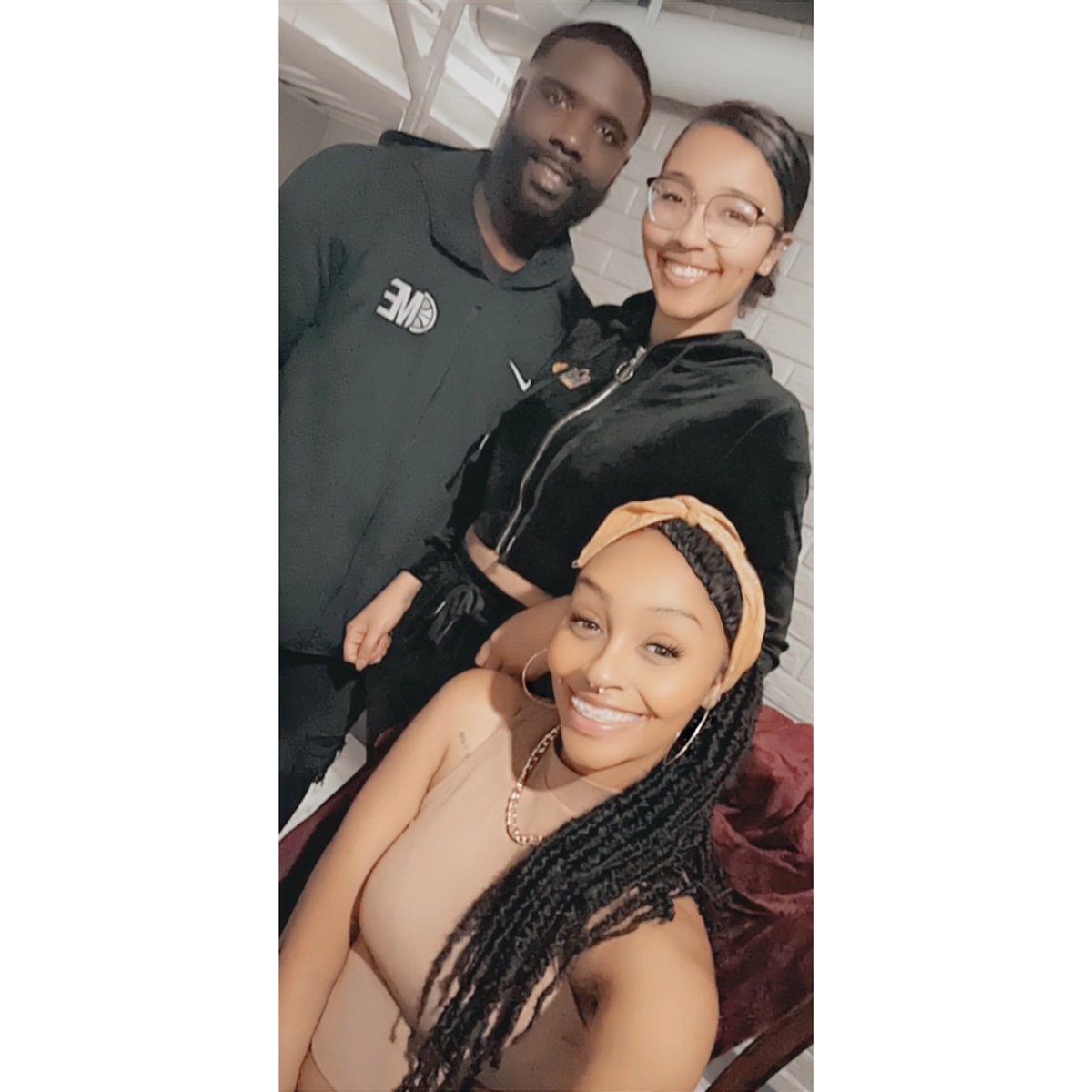 aryygeee's tweet photo. Thanksgiving🦃🍁
#Family🤎 https://t.co/YboYDWgyhA