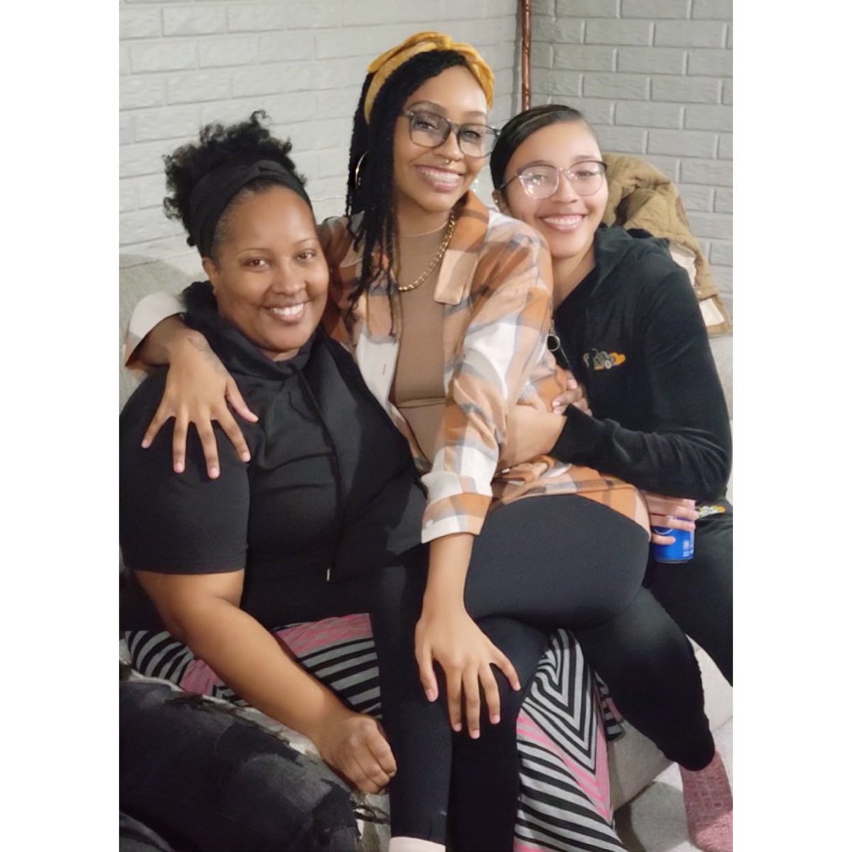 aryygeee's tweet photo. Thanksgiving🦃🍁
#Family🤎 https://t.co/YboYDWgyhA