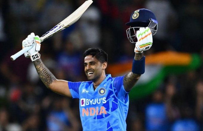 Strong reply is ready from #SuryakumarYadav to 
 #Casteist_BCCI in 2nd ODI #INDvsNZ three sixes & two four out of 34, but still rain is interrupting, no one can hit like this, the player who can create huge difference for winning. It's warning for #BCCI include him in team.. https://t.co/LVnsWA62tk