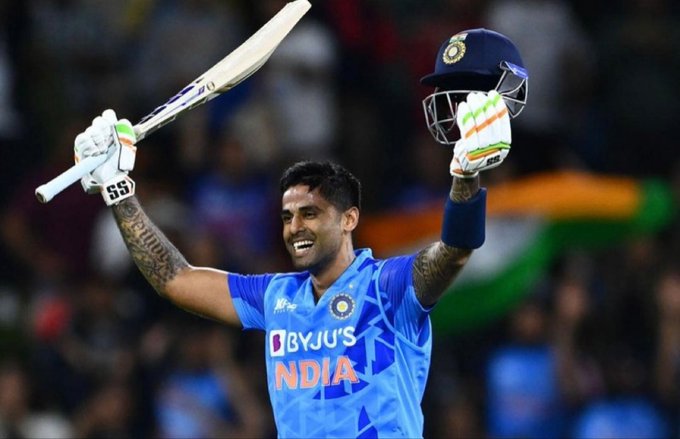 Strong reply is ready from #SuryakumarYadav to
#Casteist_BCCI in 2nd ODI #INDvsNZ three sixes & two four out of 34, but still rain is interrupting, no one can hit like this, the player who can create huge difference for winning. It's warning for #BCCI include him in team.. https://t.co/LVnsWA62tk