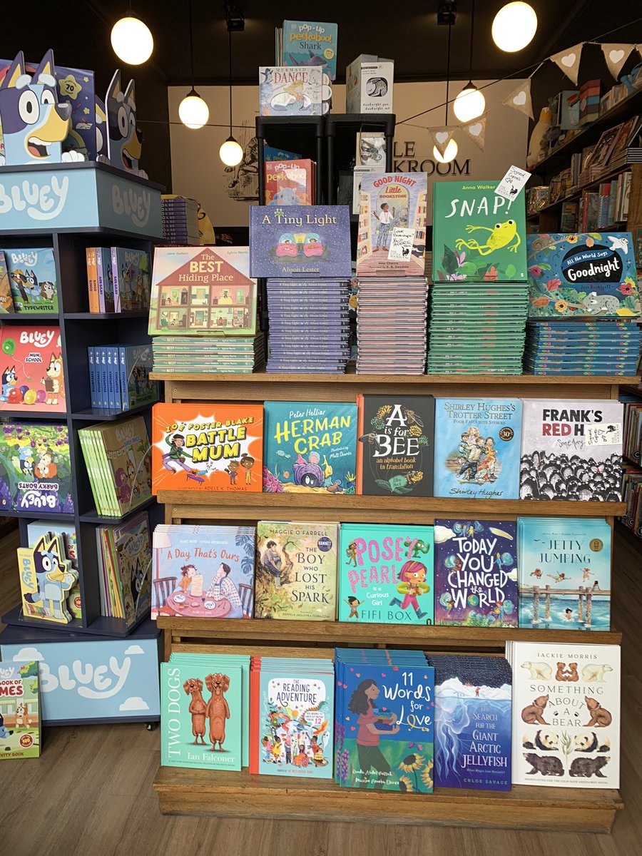 AndreaRowe_au's tweet photo. When in the bright & big @Little_Bookroom always feels cosy & calm. Popped in for a quick signing this weekend before heading home to the coast @HardieGrantCP #jettyjumping #cbca2022 https://t.co/tYdZ7WpLpS