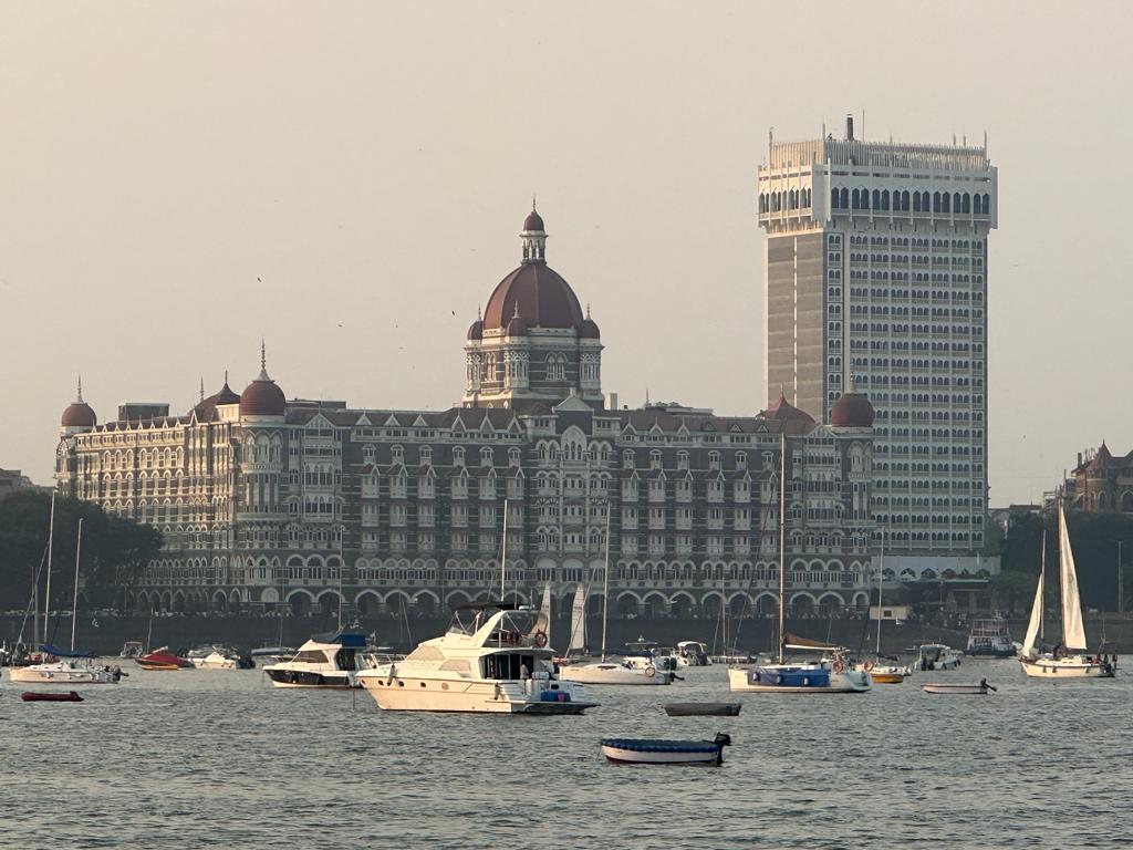padmabkkumar's tweet photo. Seeing it gives me goosebumps, every time. Grand and dignified!❤️

@TajMahalMumbai 

#Mumbai #TajHotels https://t.co/FKXRIo0hMH