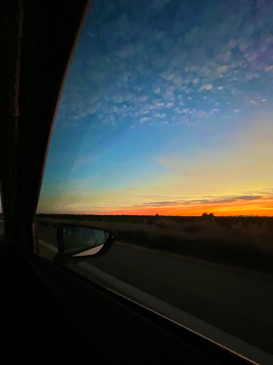 susanacolt's tweet photo. On the way to rhe primer ensayo. 6am/11am Elx-Zgz, 7 horitas de @MontanaStomp , otras 5 de vuelta a casa. 🤘🏼🌵🤘🏼 El toro brama ya! https://t.co/5ITTMk9HSq