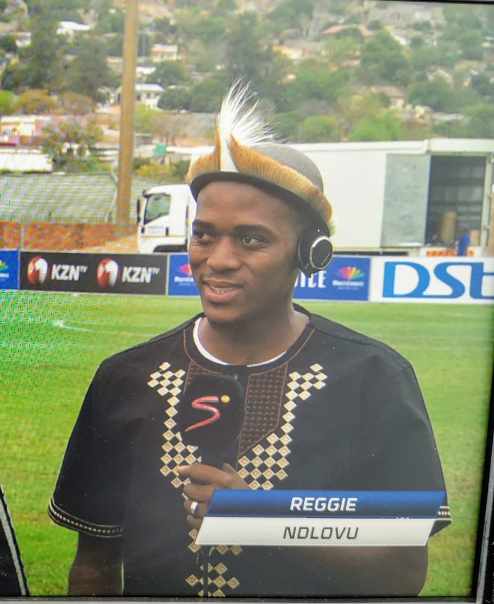 SphumeThusi's tweet photo. We dont give this guy enough credit. The best Zulu commentator on Supersport. This guy will keep you entertained the entire 90mins+added time. Siyabonga Gatsheni @mapensela11  Reggie Ndlovu https://t.co/Rx9Wk3ISvs
