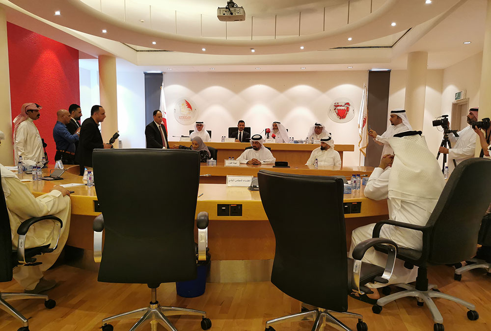 albiladpress's tweet photo. النعار رئيسا لبلدي المحرق وبوهزاع نائبا 

@MuharraqCouncil
#الانتخابات_البلدية #البحرين #المحرق
https://t.co/lPKRfG2Y4P https://t.co/4CMnoulkqs