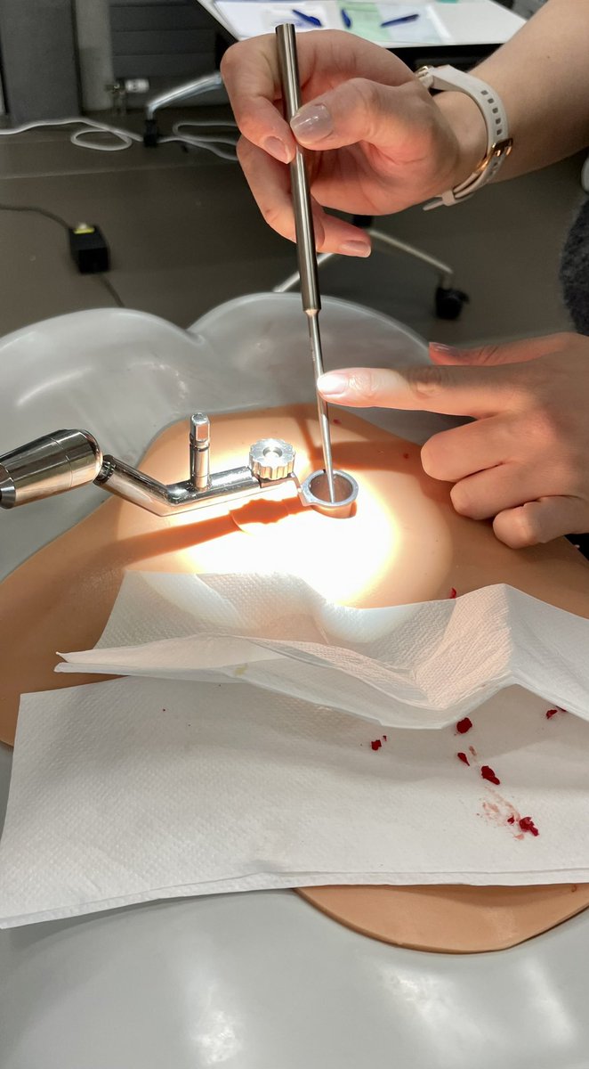 mnstienen's tweet photo. #Microsurgery #training #course for residents @KantonsspitalSG #Ostschweizer #Wirbelsäulenzentrum #OSWZ. Risk-free OR learning experience. #lumbar #disc #herniation #stenosis #extraforaminal #dural #leak @SwissYNS @EANS_yns @youngneuros @AOSpine @dwg_spine @spinesection https://t.co/GAZd8Tnpsr
