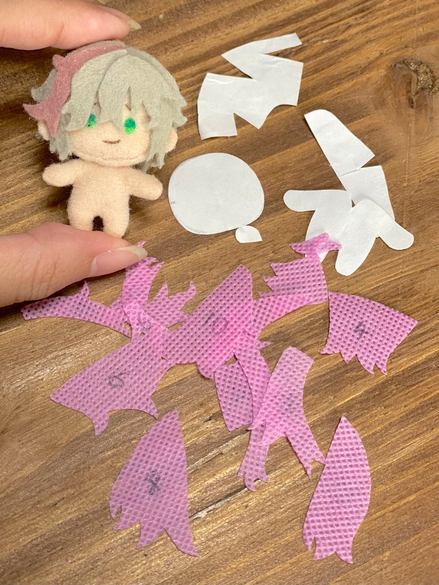 5㎝ぐらいの小さいぬいぐるみの型紙🪡
違うぬいぐるみのものですが作り方は↓のツイートを参考にしてください🙌
x.com/link_nui/statu…