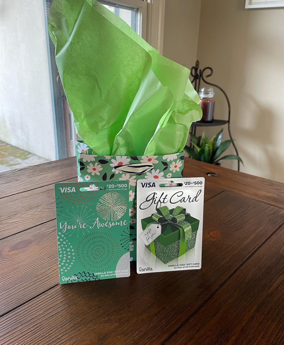 LBLinksChapter's tweet photo. For the last week of #FriendshipMonth, we paid it forward (literally). We bought gift cards for all of the teachers at Brinkley Middle School. Principal Jeff Mumford and other leaders accepted and distributed them to faculty.
#Friendship365
#LBLinks
#SALinksInc
#LinksInc https://t.co/ZylYhBYTrP