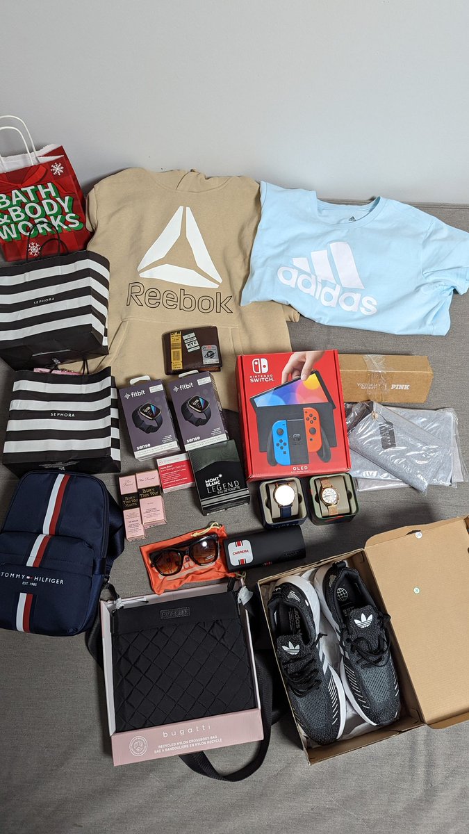 Black Friday Shopping be like 🖤
Steal deals from:
Adidas
Reebok
Fitbit
Fossil
Nintendo
Tommy Hilfiger
And many more 😍

 #BlackFriday #Toronto