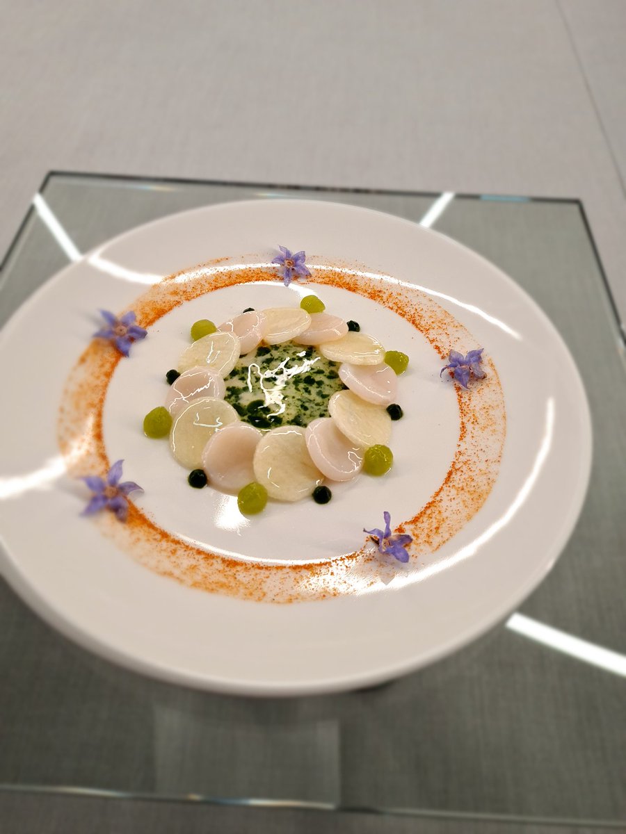 GrahameWickham's tweet photo. Soused Scallop with Pickled Apple, Kiwi, Apple Skin &amp; Chervil Gel, Scallop Roe Powder finished with a Buttermilk Sauce spilt with Chervil

#fresh #vibrant #food #flavour #culinaryworldcup #cscat #armychef #army #WorldCup https://t.co/QE2t9Zi9tc