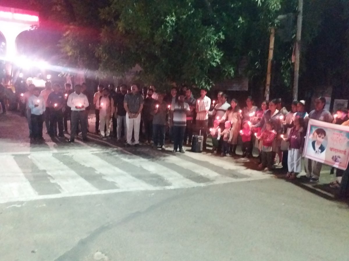 prath_nirgudkar's tweet photo. On the #ConstitutionDay2022 many #Pune Citizens came on road at different locations in Solidarity with #ShraddhaWalkar the perpetrators should be hanged openly.Large number of Women n Kids were there in the march. 
We all r with her Family. Gov should make strict laws against 1/2 https://t.co/CALQLh0iuI