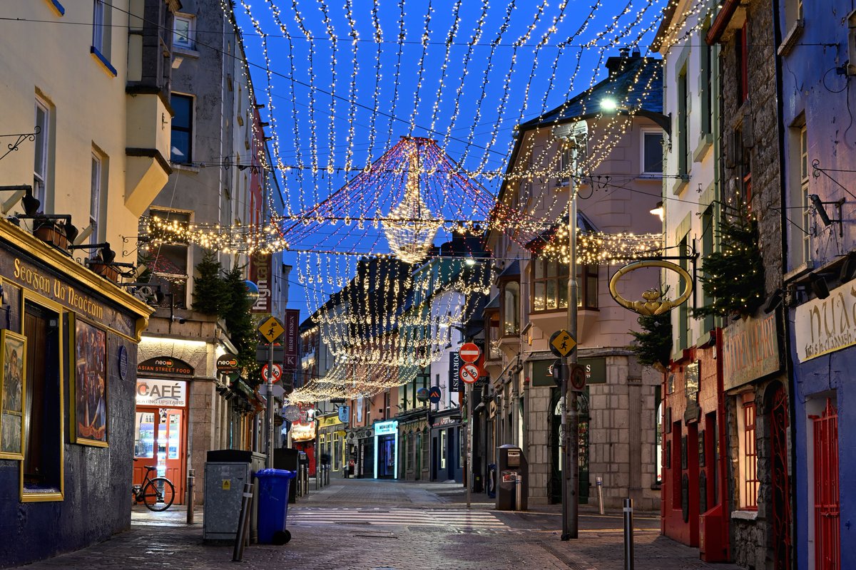 Chaosheng Zhang on Twitter "Christmas lights in Galway"