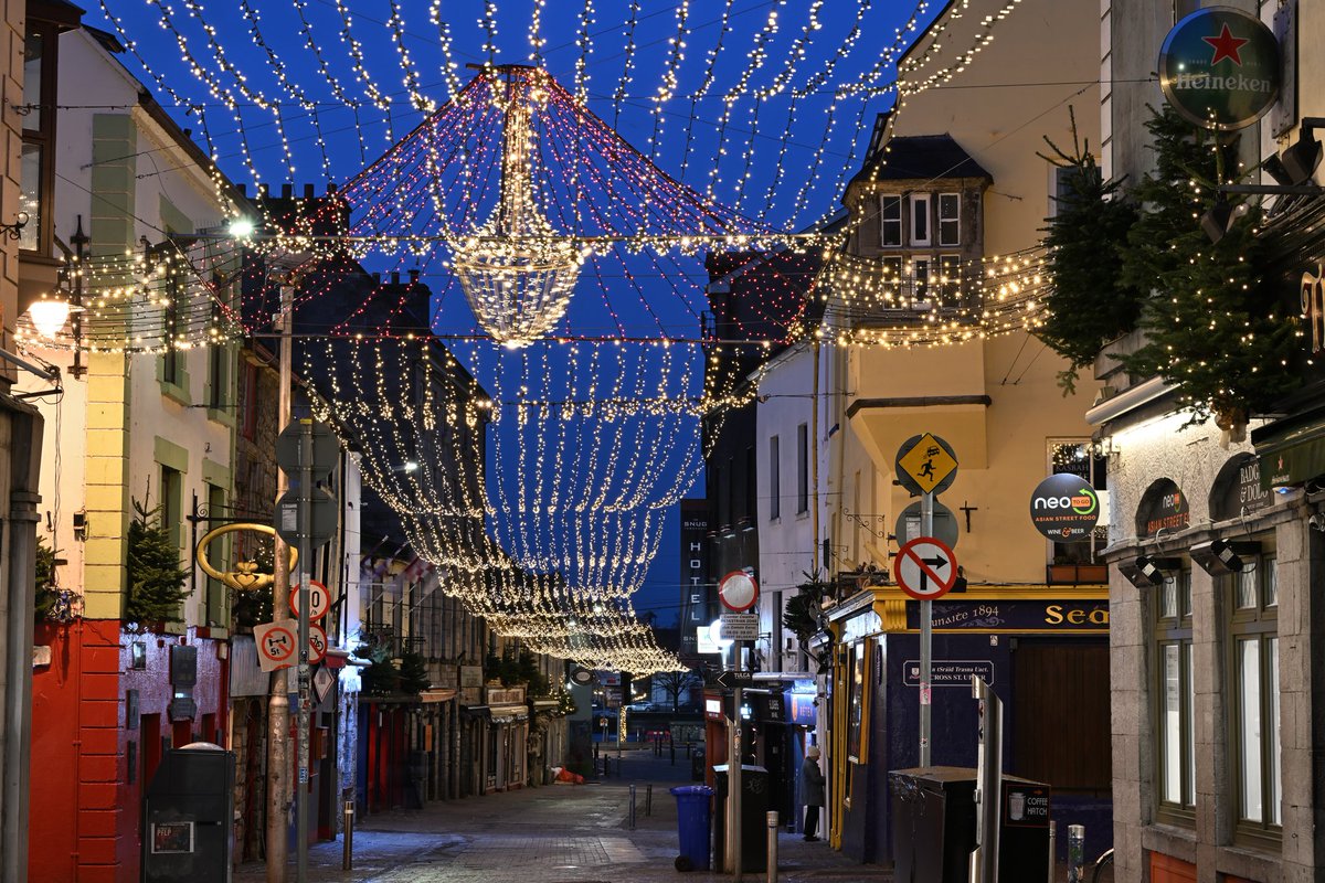 Chaosheng Zhang on Twitter "Christmas lights in Galway"