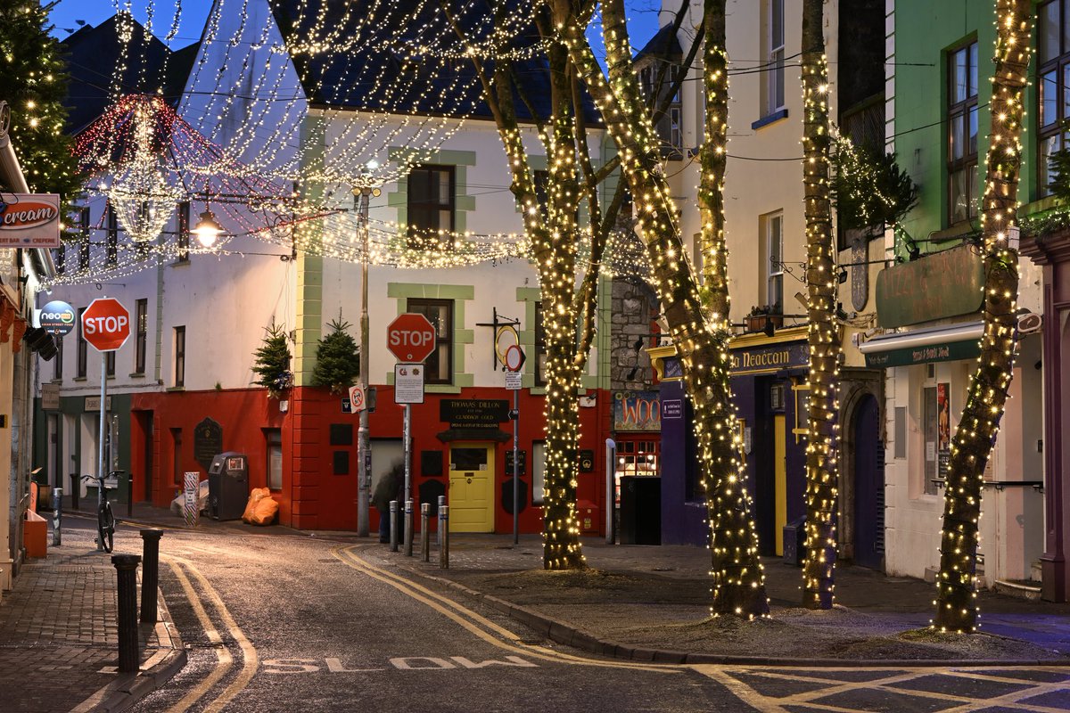 ZhangChaosheng's tweet image. Christmas lights in Galway