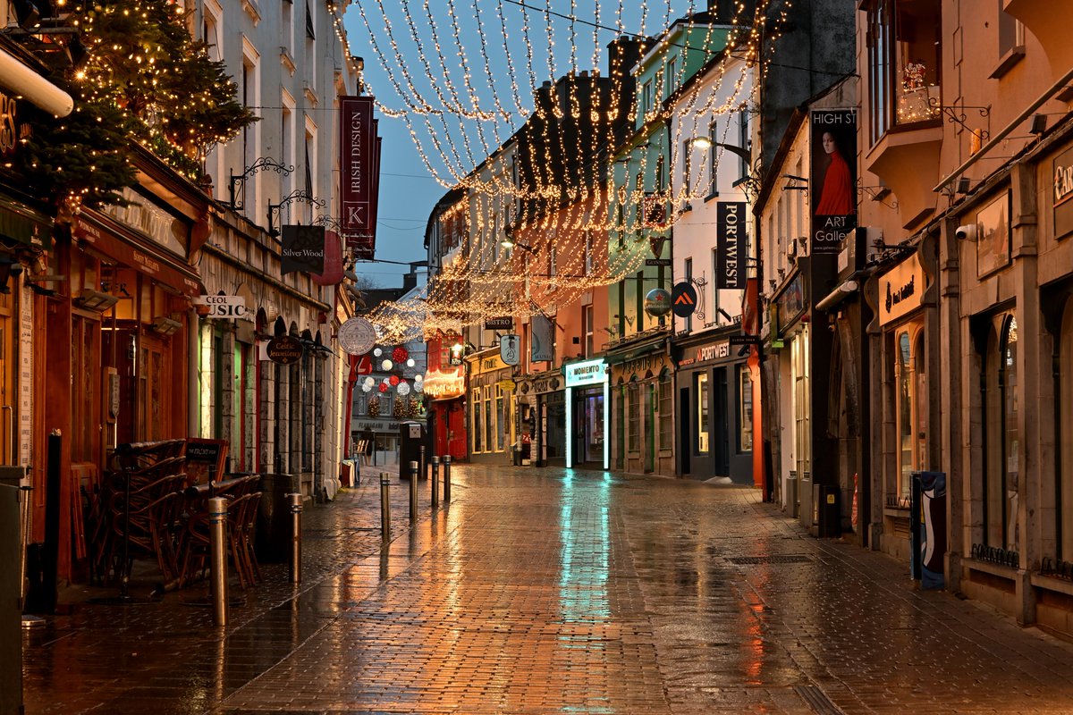 ZhangChaosheng's tweet image. Christmas lights in Galway