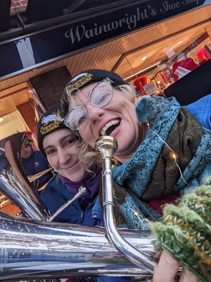 Ellesborough_SB's tweet photo. Great day out for the Christmas lights switch on. A little rain won’t spoil the fun https://t.co/YpWo1GdB6b