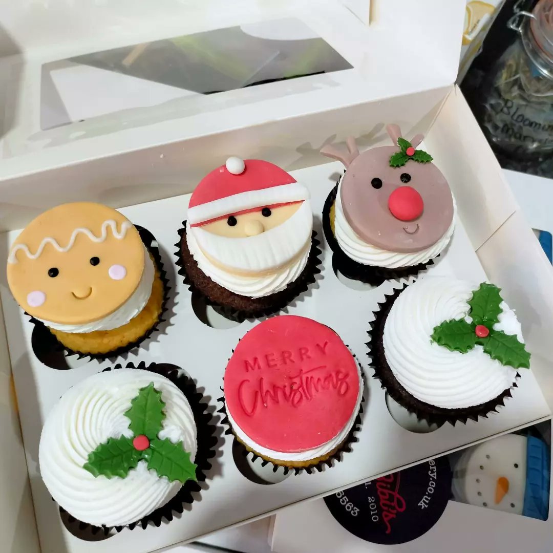 It's Sunday and the festive period is just around the corner!
Planning on a gift or just a nice treat for your Christmas party at work? Look at these amazing  #cupcake boxes!
These are made to order so be fast as our slots before we close for Xmas are filling up quick!
#Edinburgh