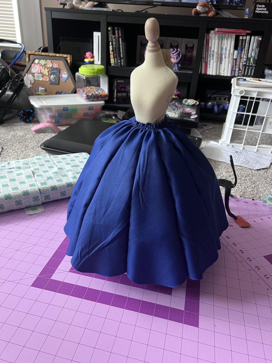 so i started off making some mock-ups on a 1/4th scale dressform to test some construction options, ultimately deciding i’ll do a paneled skirt. 

i made a little baby cage skirt + petticoat too :]