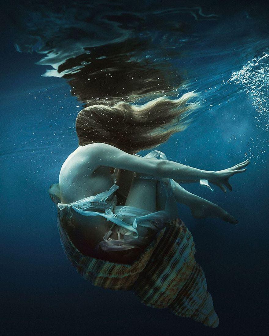 NikholasGroot's tweet photo. Surreal Photos Full Of Visual Metaphors By Turkish Artist Murat Akyol. 🤩 ❤️ 🤩

Follow 👉 @NikholasGroot https://t.co/fPaUUcbUDJ