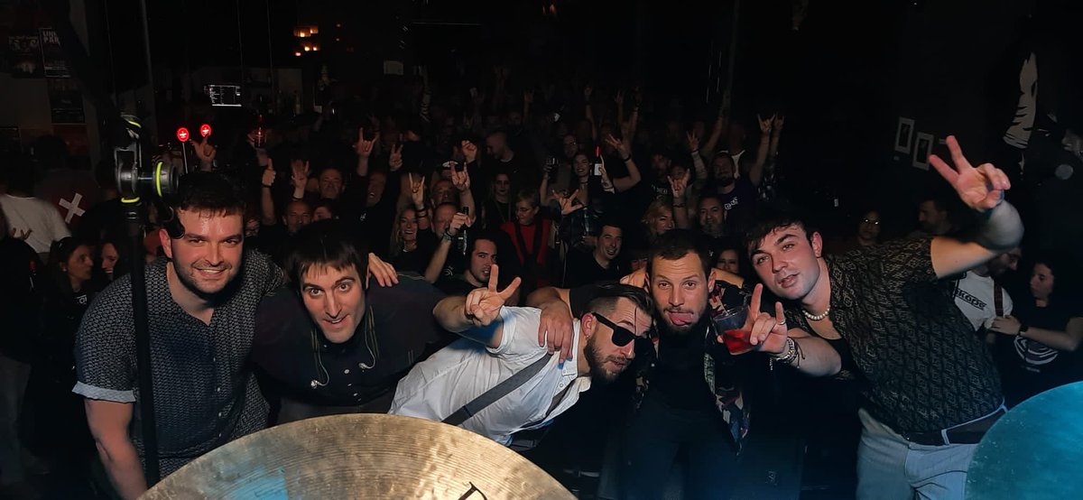 🎶  <a href="/DientesdeLuna/">DIENTES de LUNA</a> 🎶
📌 Gasteiz (Urban Rock)
🗓  Azaroak 26 de Noviembre 🗓
#musika #musica #emanaldia #actuacion #gasteiz #dientesdeluna #bagabiga