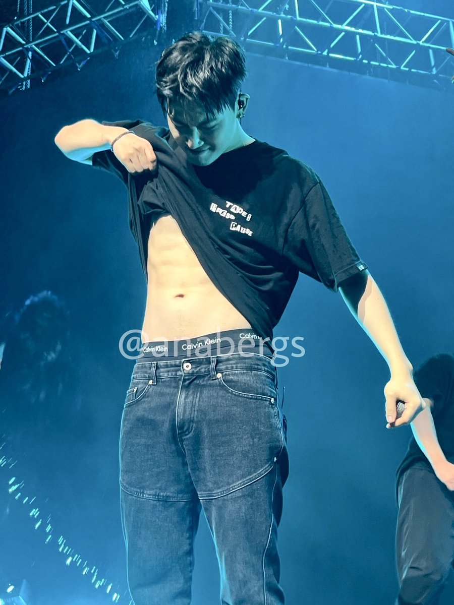 jayblooks's tweet photo. LIM JAEBEOM?!?!? https://t.co/6LGXyedXJd
