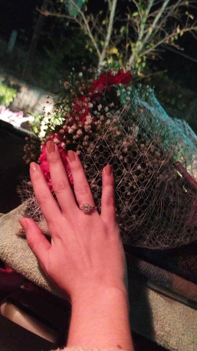 DilaraaDilcan's tweet photo. Benden eveti aldı 🤭🥰 @burak0kty 
Can parçam heyecandan evet diyemedim ama binlerce kez sana ömür boyu evet ❤️❤️ https://t.co/tdK5udLuw5