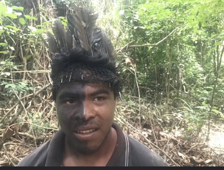 This is Paulo Paulinho Guajajara. He &amp; Bruno Pereira, both murdered for defending the rainforest, both in 2night’s film ‘Guarding the Forest’ by <a href="/maxbaring/">Max Baring</a> &amp; <a href="/karlamendes/">Karla Mendes</a>. <a href="/HaltonMill/">Halton Mill</a> in Lancaster &amp; on Zoom. Book trybooking.co.uk/BUFN. Also ‘the adventures of Wonder Woman’