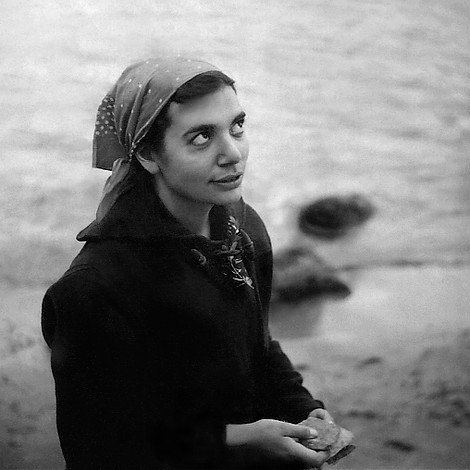 IŞIĞA DOKUNAN KADIN: YILDIZ MORAN

Özet: Türkiye’nin ilk akademik eğitim almış profesyonel kadın fotoğraf sanatçısı, fotoğrafın siyah beyaz dünyasına küçük yaşlarda kapılmış bir isim…

Yazan: Berivan Şelale

pervazkultur.com/2022/11/isiga-…