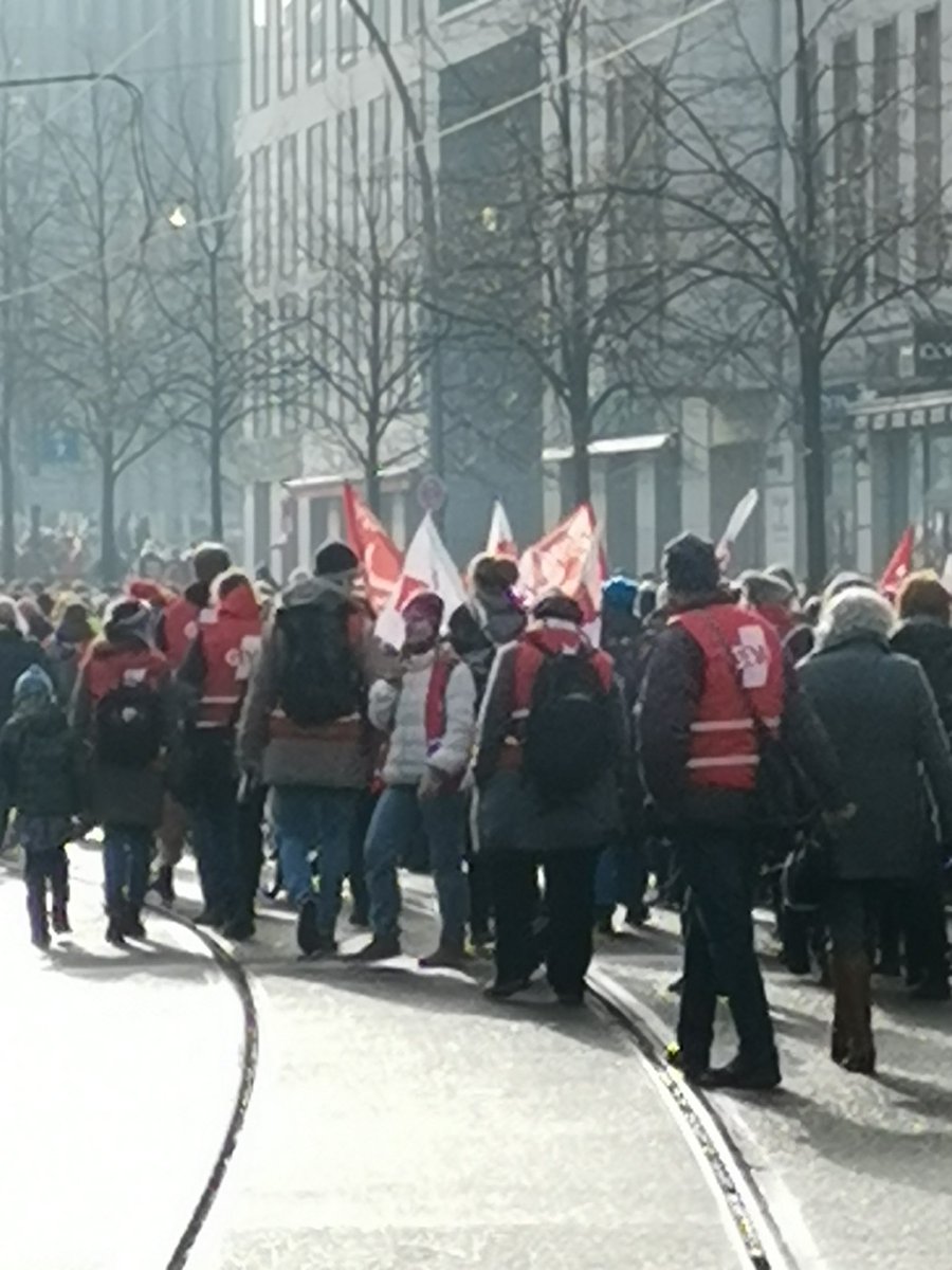 LisaCrivello's tweet photo. Stumbled across German Education workers demo whilst on a city break in Berlin... Obviously had to join in! #NEU #GEW https://t.co/W1NBujo6lx https://t.co/U5XHpaTXTe
